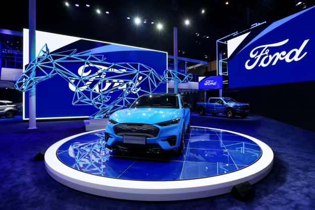 【新闻稿】福特全球首款先锋纯电SUV Mustang Mach-E北京车展中国首秀，福特中国启动品牌焕新，聚焦“以消费者为中心”业务模式761.png